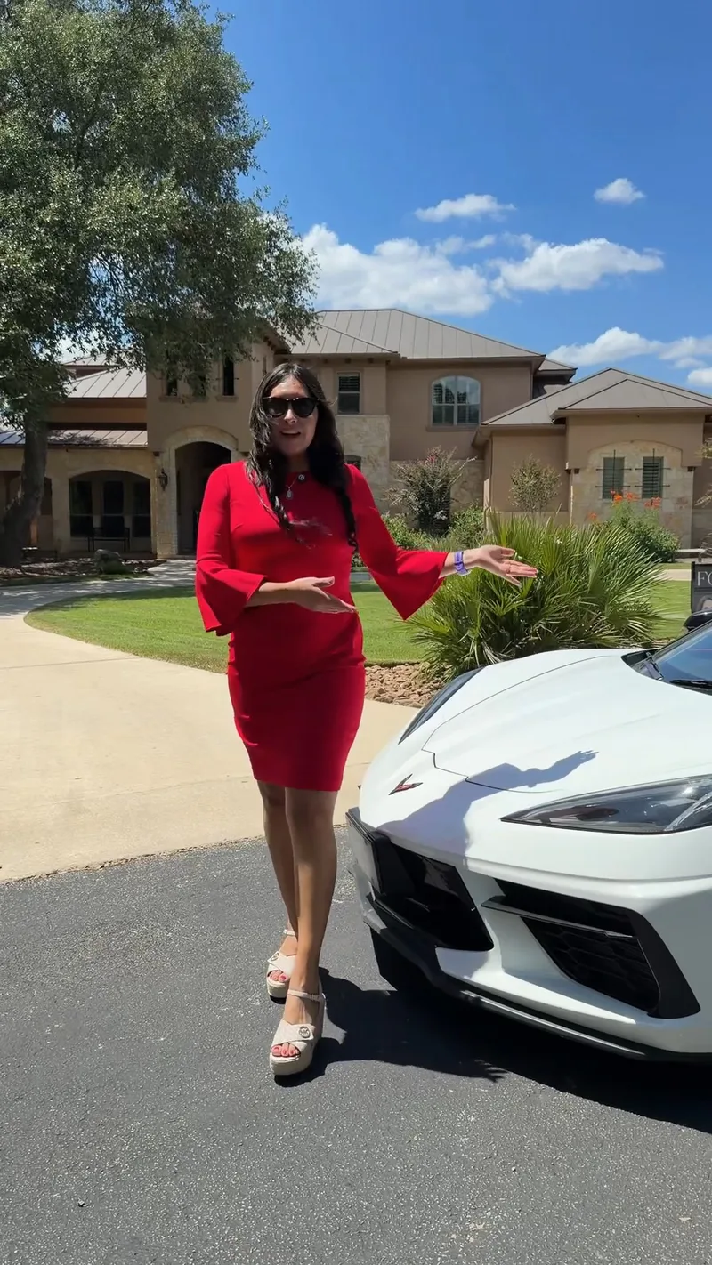 THE ULTIMATE LUXURY ENTERTAINER’S HOME