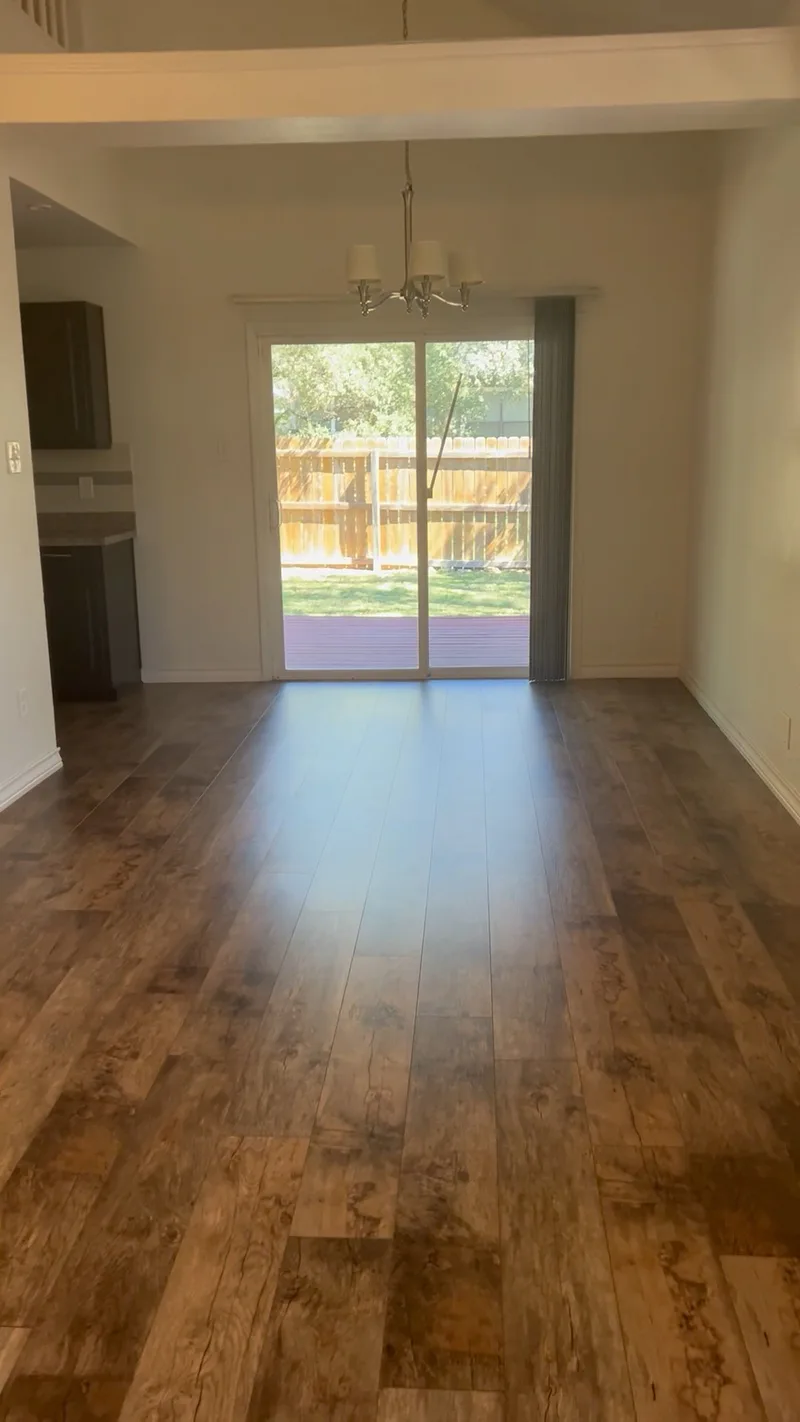 Amazing home in San Antonio TX. 2 story, 2 car garage. H 3 bd 2 bath.